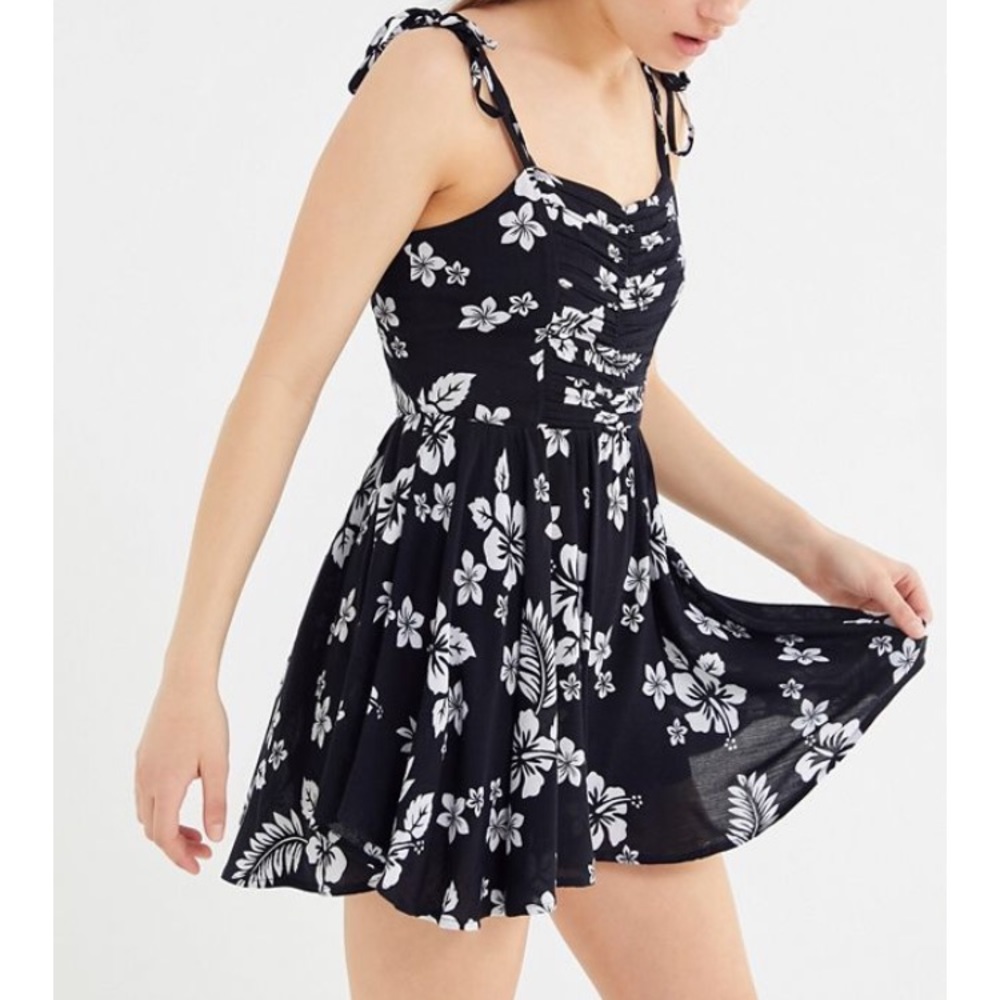 Ruched tie shoulder romper *NWOT*